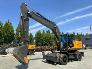 21 Ton Wheeled Excavator with Cummins Engine High Digging Power Elevating Cab Customizable From Direct Manufacturer