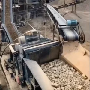 3 in 1 Crawler Type Mobile Stone Crusher Impact and Jaw Stone Crusher with Screening Plant for Mining Integrated with Pump