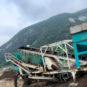 400T Wheel Mobile Crushing Screening Line Jaw Crusher Cone Crusher Vibrating Screening with Motor