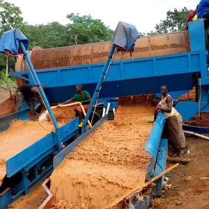 50/100TPH Portable Mobile Gold Mining Processing Equipment Vibrating Screen Recovery Sluice Motor Bearing High Recovery Rate