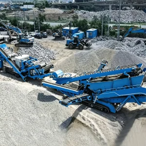 Crawler Mobile Linear Vibrating Screen Heavy Duty 1.5 Year Warranty for Ore Quarry Mining Metallurgical Coal