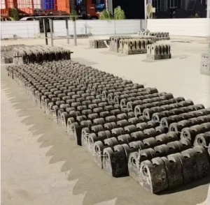 Crusher Hammer Head Mining Machine Parts High Toughness Hammer for Mining Crushing Equipment