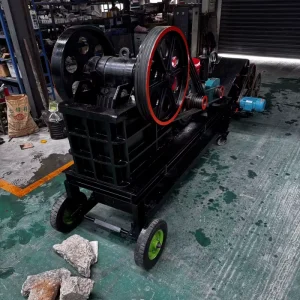 Diesel Powered Mobile Jaw Crusher with PE69 Core Motor Assembly 50 Metric Tons Per Hour Capacity