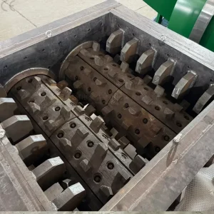 Double Toothed Roller Crusher Equipment 1000mm Feeding Size High Capacity Mining Quarry Stone Crushing Plant
