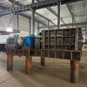 Double Toothed Roller Rock Crusher Stone Crushing Machine 300t/h High Yield Construction Crushing Work