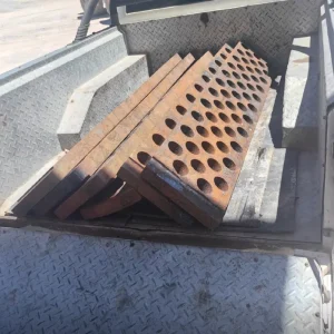 Factory Direct PCZ1620 Screen Plate Cost Effective Hammer Crusher Spare Parts for Mining