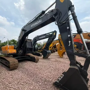 Good Condition 30 Ton Hyundai 305 Excavator with Engine As Core Component