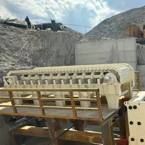 Heavy Duty Electric Apron Feeder Motor Ore Conveyor 300t/h Capacity Tough Material Structure for Mining Quarry Cement