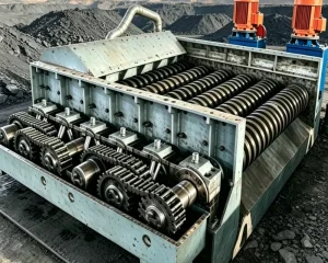 Heavy Duty Manganese Ore Vibrating Screen with PLC Control and 15000KG Capacity for Mining Applications