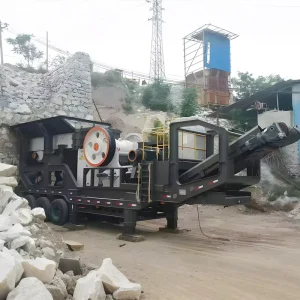 Heavy Duty Rubber Track Stone Crusher Hydraulic Walking Mobile Crushing Station for Slope Mountain Construction