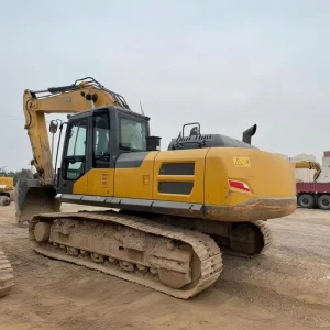 Heavy Duty XE245DK Digging Machine 25.5 Ton Whole Weight for Small Quarry Excavation Engineering Jobs