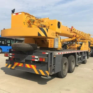 Hybrid Crane XCT25G5 1 25 Tons Rated Lifting Capacity Maximum Main Boom Length 42 m Two Rooms