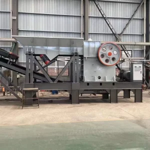 Intelligent Tracked Jaw Crusher 40-50TPH PLC System AC Motor Gearbox Pump Construction Waste Processing Equipment