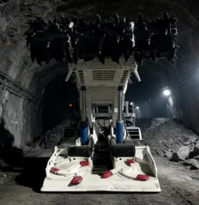 ML520A Continuous Miner 90t Heavy Duty Coal Mining Machine AC3300V 795kW High Power Cutting Equipment for Underground Mine