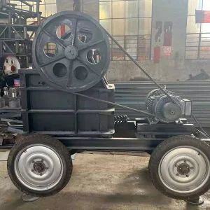 Mobile Crusher 100-200 Tph Portable Aggregate Mobile Jaw Crusher Machine for Construction Black Basalt Rock Gravel Stones