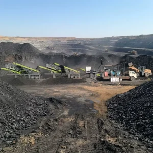 Mobile Jaw Crusher Equipment with Hydraulic Drive Stone Ore Mining Use Customize Capacity Long Service Life