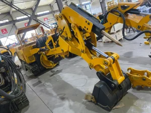 Multi functional Excavator for Roadway Maintenance With Milling Head Trencher and Hydraulic Breaker HX55 55