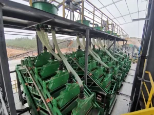 Precise Grading Linear Vibrating Screen Double Screening System Motor Uniform Particle Size No Fine Particles Lost No Material