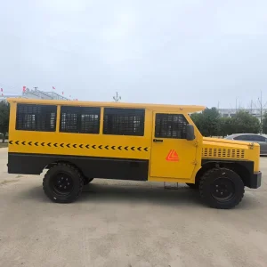 RU 12 Trackless Mining Personnel Carrier 12 Seats Independent Hydraulic Drive Underground Mine Transport Vehicle