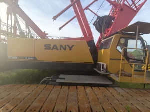 SCC2600A Hydraulic Crawler Crane Wide Track Chassis Low Ground Pressure Mining and Bridge Lifting Equipment