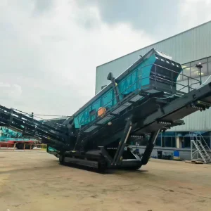 Self propelled SP2065SE Screening Machine 150mm Feeding Capacity 3m3 Large Hopper 180-450t/h Crawler Screening Plant