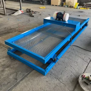 Single Deck Linear Vibrating Sieve Ore Screening Machine Bearing Engine High Efficiency Carbon Steel 380V 1 Year