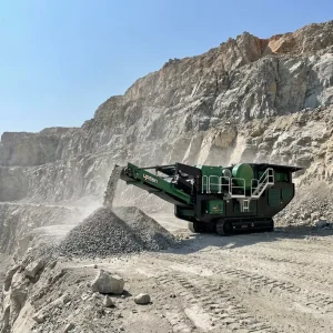 UJC106 Crawler Mobile Jaw Crusher 1060×700 Primary Stone Crushing Station Engine Bearing Pump 200-300t/h Capacity