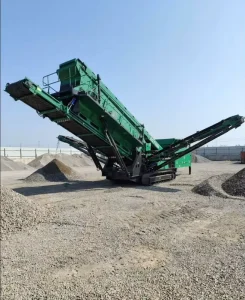 UYKF 1550 Circular Mobile Tracked Screen with Oversized Hopper and Motor for Construction Waste and Rock Screening