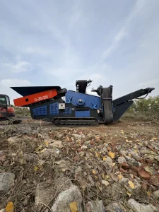 UZS1230 Tracked Mobile Screener Heavy Duty Double Deck Vibrating Screening Machine for Topsoil and Aggregate Processing