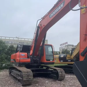 Used Doosan 300 Excavator with Air-conditioned Cab and Reinforced Chassis